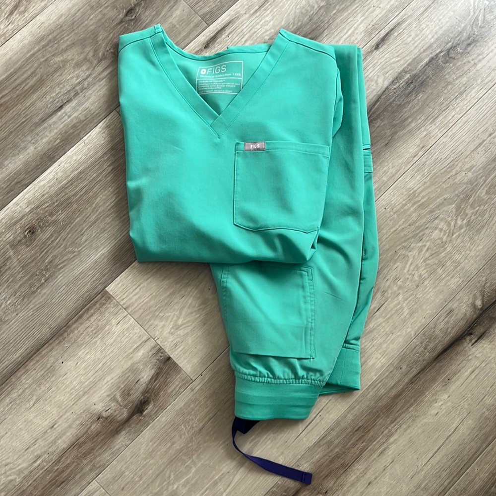 XXS RARE surgical green Figs Catarina top + Zamora jogger set - like new
